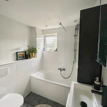 Spacious And Cozy House With Affordable Parking Ámsterdam