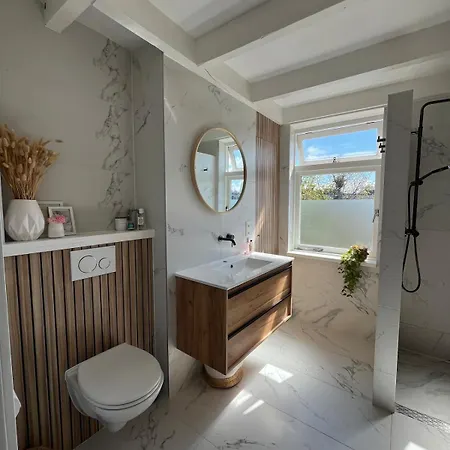 Canal View, Roofterrace Apartment *