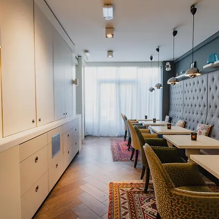 Hotel Jl No76 4*