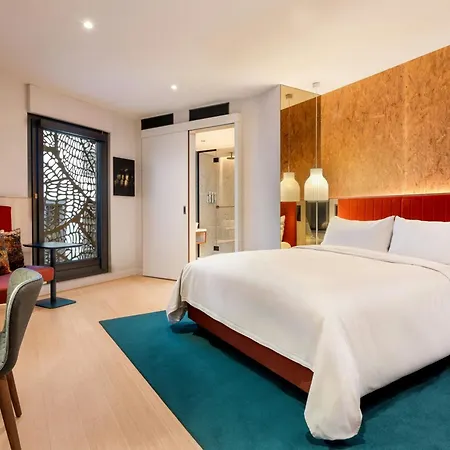 Renaissance Hotel 5*