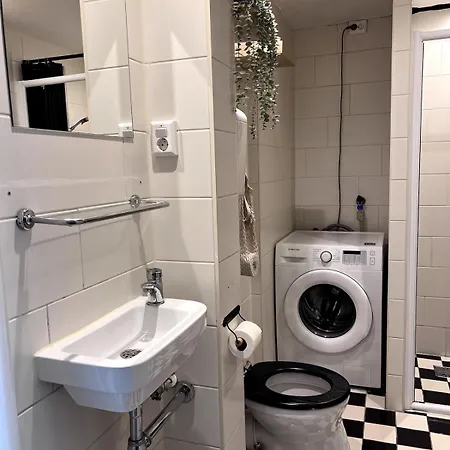 Apartamento Centrally Located 2-bedroom In Oud-west