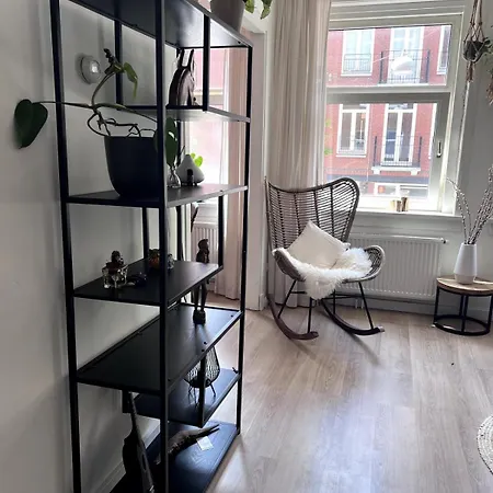 Apartamento Centrally Located 2-bedroom In Oud-west *