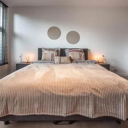 De Tulp Luxury - Free Parking! Apartment