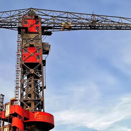Crane Faralda Hotel