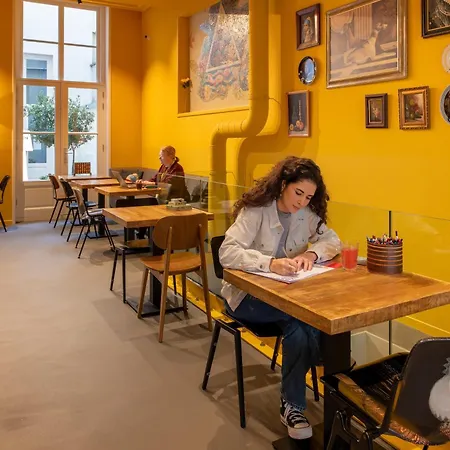Stayokay Stadsdoelen Ostello *