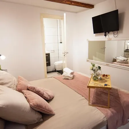 Beautiful Dutchhouse Centrum Bed & Breakfast 3*