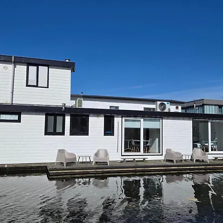 לינה וארוחת בוקר Houseboat The New - Nieuwe