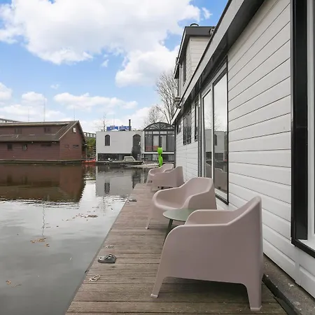 לינה וארוחת בוקר Houseboat The New - Nieuwe *
