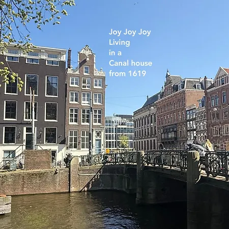 Joyjoyjoy The Royalty Ecolicous Design House In A Historic Canalhouse From 1618 With 2 Bedrooms With Top Floor Views Over The Canals 住宿加早餐酒店