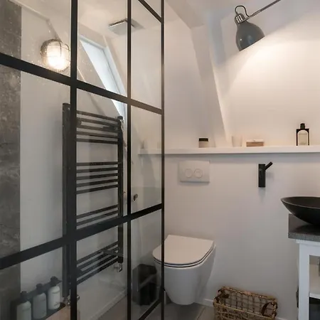 Joyjoyjoy The Royalty Ecolicous Design House In A Historic Canalhouse From 1618 With 2 Bedrooms With Top Floor Views Over The Canals 住宿加早餐酒店 2*