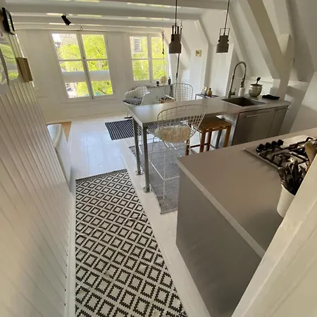 住宿加早餐酒店 Joyjoyjoy The Royalty Ecolicous Design House In A Historic Canalhouse From 1618 With 2 Bedrooms With Top Floor Views Over The Canals 阿姆斯特丹