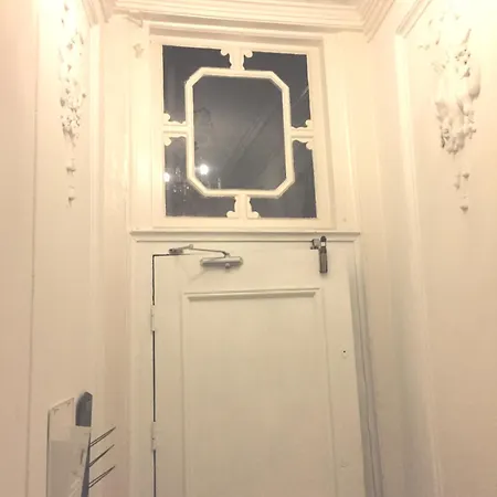 住宿加早餐酒店 Joyjoyjoy The Royalty Ecolicous Design House In A Historic Canalhouse From 1618 With 2 Bedrooms With Top Floor Views Over The Canals 阿姆斯特丹