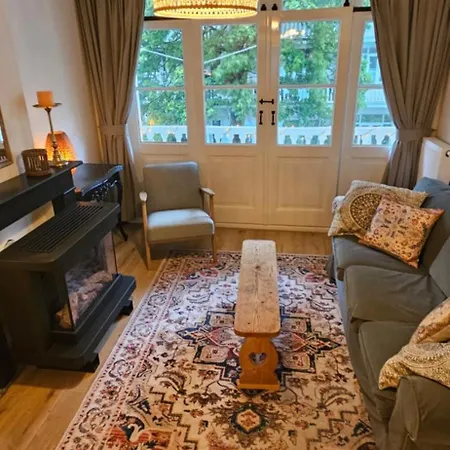 Center, Nearby Vondelpark Apartment *