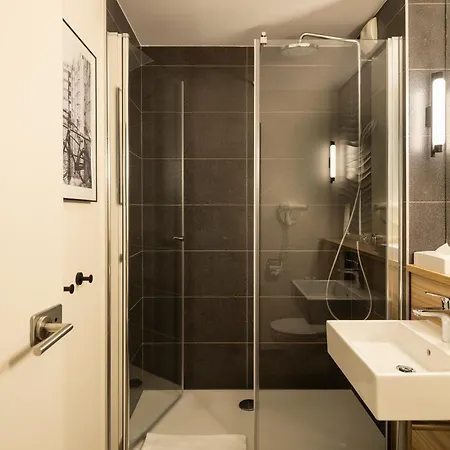 Campanile & Restaurant Zuid-oost Hotell 3*