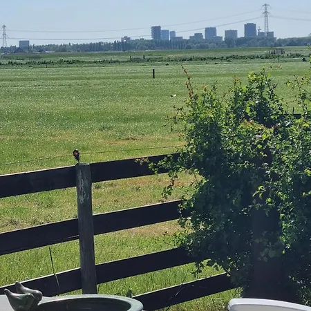Farmers Lodge, A With A Skyline View In Rural 阿姆斯特丹