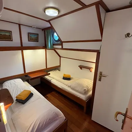 Hotelboot Zwaan アムステルダム