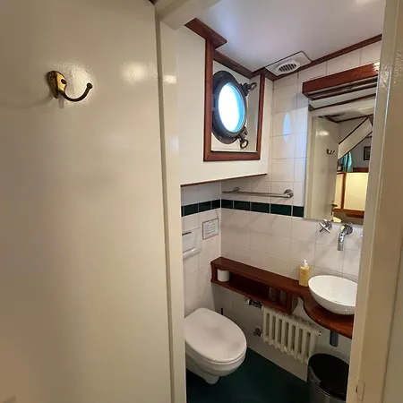 ホテル Hotelboot Zwaan アムステルダム