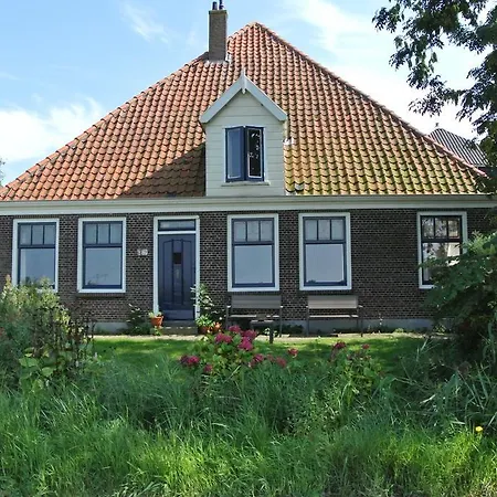 Bed & Breakfast Voorhuis En Klein Waterland