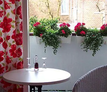 Bed And Breakfast Amsterdam 3*