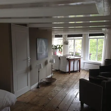 Couette-café Bij Tijn Op De Gracht Amsterdam