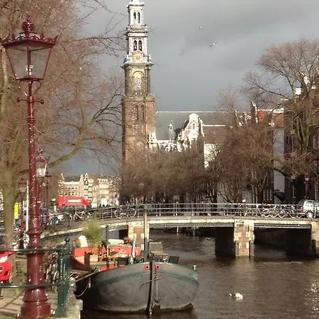 Couette-café Bij Tijn Op De Gracht Amsterdam