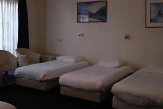Hotel 83