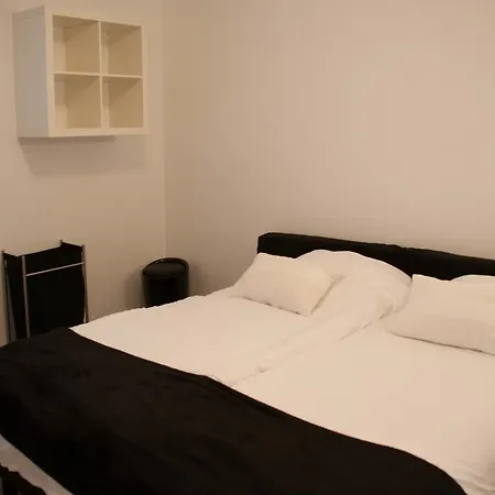 Lovely Canal Apartment