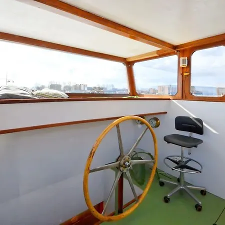 Borneokade Houseboat Oda ve Kahvaltı *