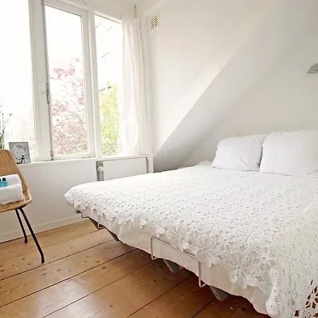 Beautiful 2 Floor Vondelpark Apartment. B&B 암스테르담