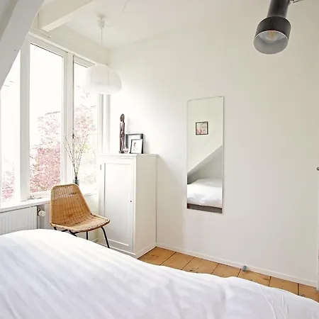 Beautiful 2 Floor Vondelpark Apartment. 암스테르담