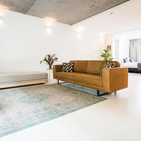 Short Group Houthavens Serviced *