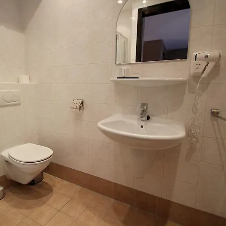 Hotell Village 3*