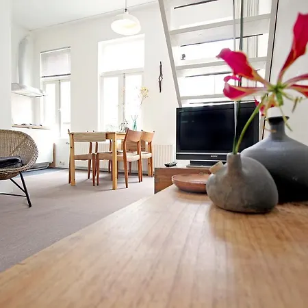B&B Beautiful 2 Floor Vondelpark Apartment. 암스테르담