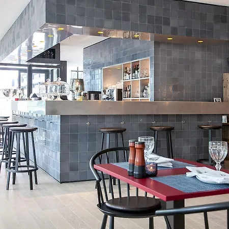 Courtyard By Marriott Arena Atlas Hotel 4*