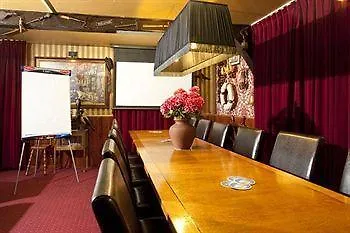 Village Hotell