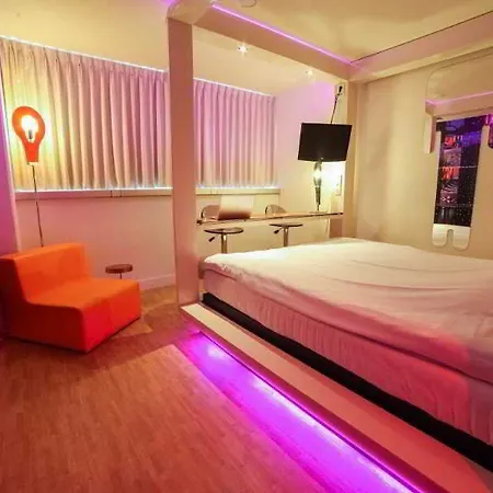 Qbic Wtc Hotel