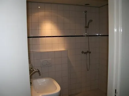 83 2* Amsterdam