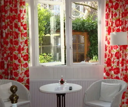 Bed And Breakfast Amsterdam 3*