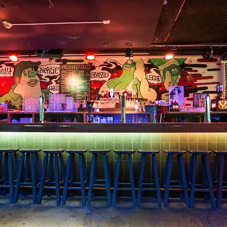 Hans Brinker Hostel