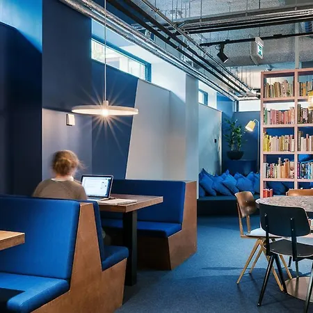 The Social Hub West 3*