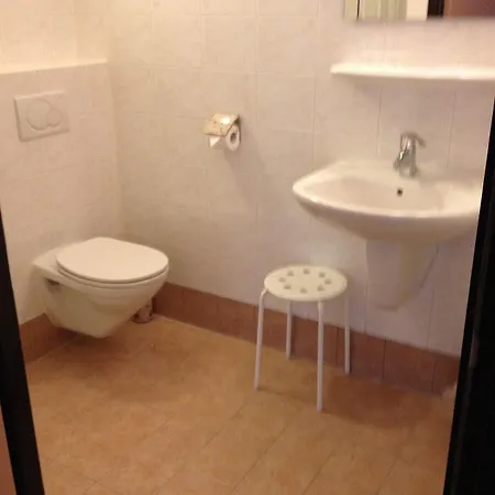 Village Hotell