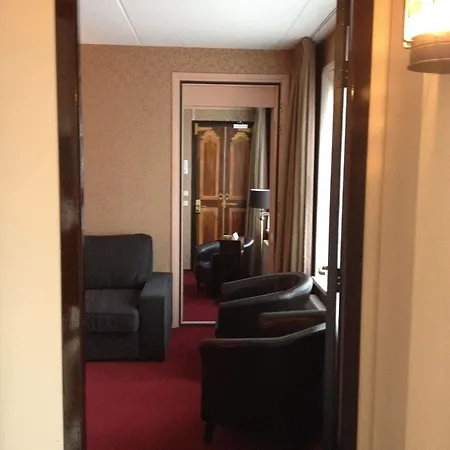 Hotell Village 3*