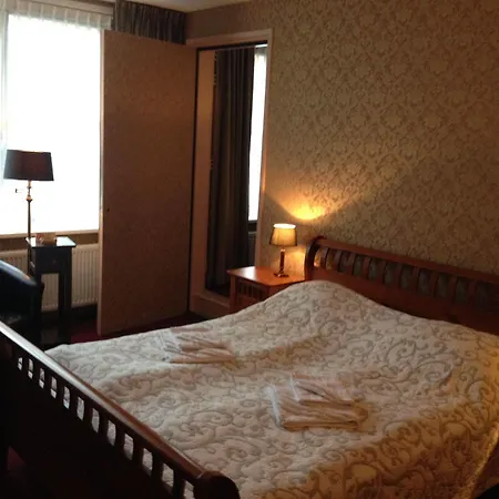 Village Hotell