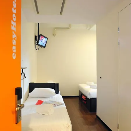Easyhotel City Centre South 2*