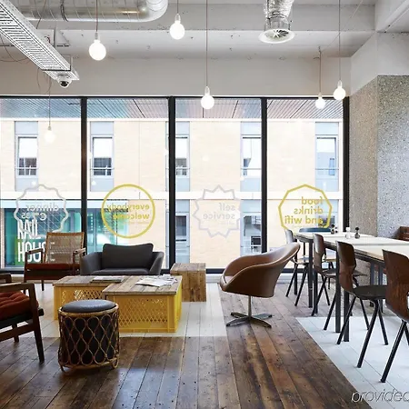 The Social Hub West 3*