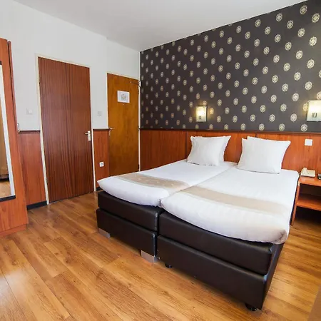 De Paris Hotel 3*