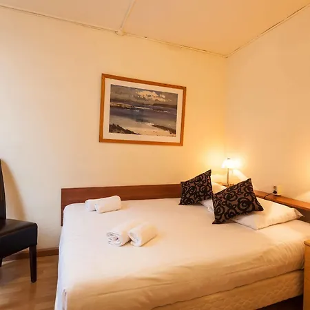 מלון The Townhouse 2*