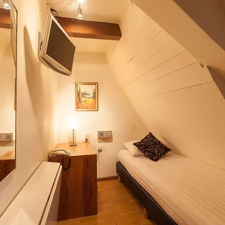 מלון The Townhouse 2*