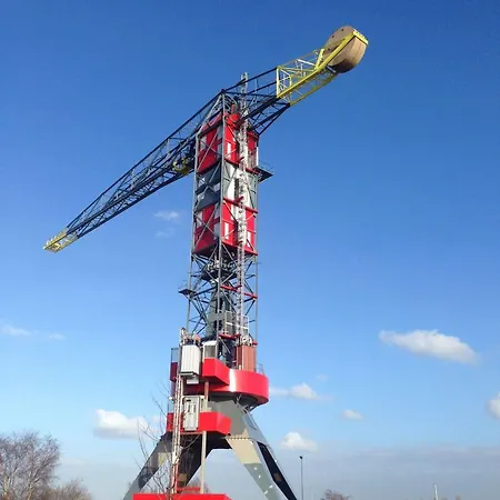 Crane Faralda