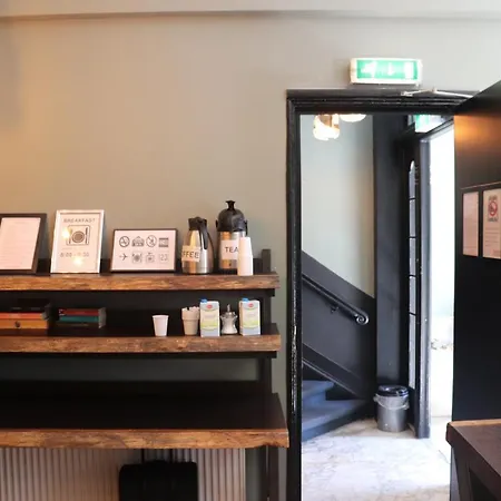 Annemarie Auberge de jeunesse Amsterdam